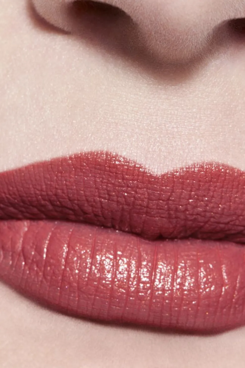 FARBINTENSIVER LIPPENSTIFT. KONZENTRIERTE LEUCHTKRAFT UND PFLEGE. REFILLABLE