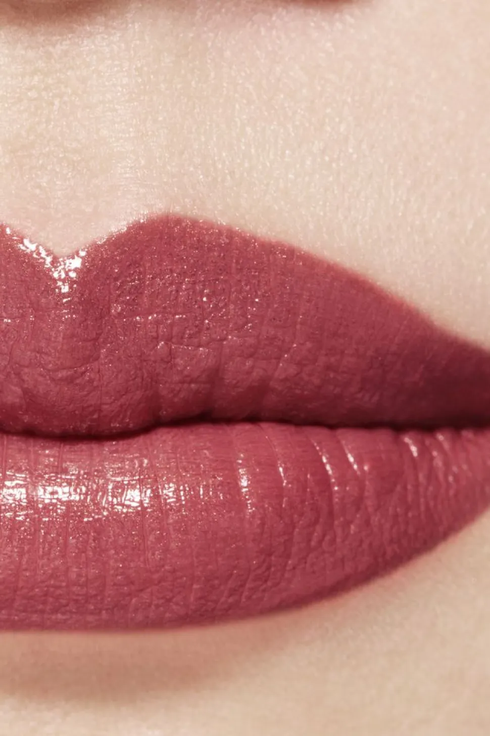 FARBINTENSIVER LIPPENSTIFT. KONZENTRIERTE LEUCHTKRAFT UND PFLEGE. REFILLABLE