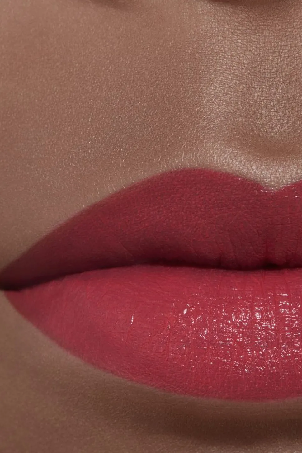 FARBINTENSIVER LIPPENSTIFT. KONZENTRIERTE LEUCHTKRAFT UND PFLEGE. REFILLABLE