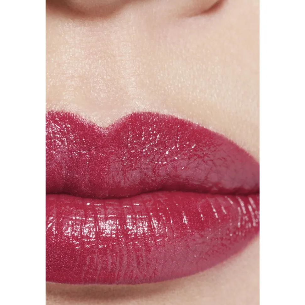 FARBINTENSIVER LIPPENSTIFT. KONZENTRIERTE LEUCHTKRAFT UND PFLEGE. REFILLABLE