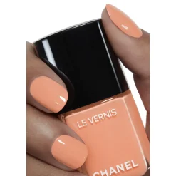 NAGELLACK – FARBE UND GLANZ MIT LANGEM HALT