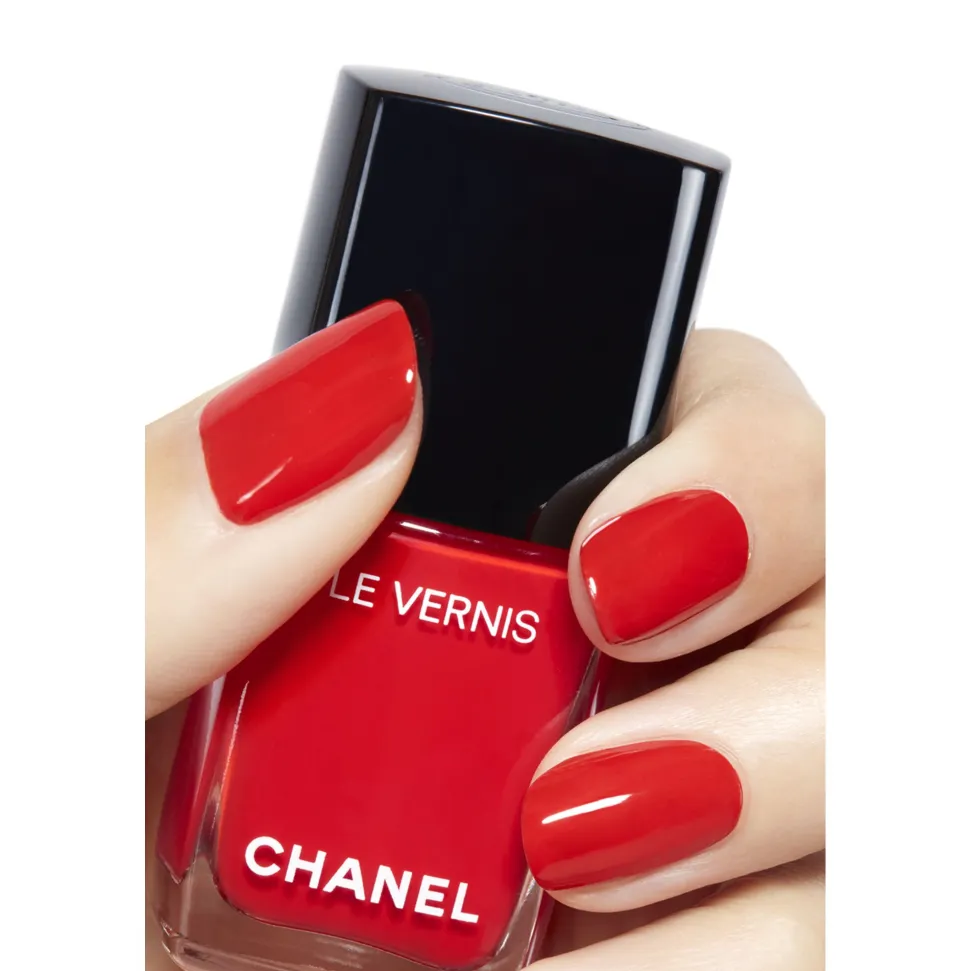 NAGELLACK – FARBE UND GLANZ MIT LANGEM HALT